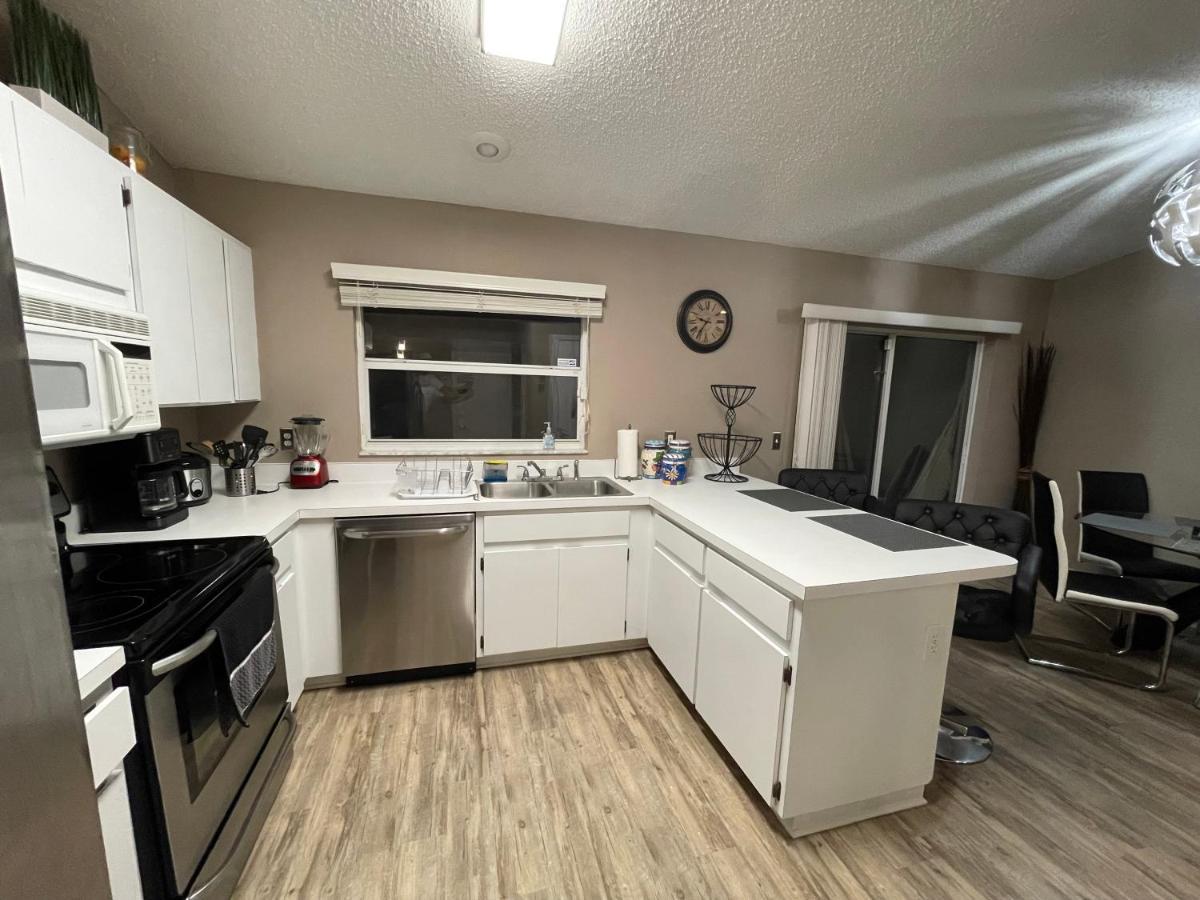 Cozy 3 Bedroom Home Close To Everything In Tampa! Exterior photo