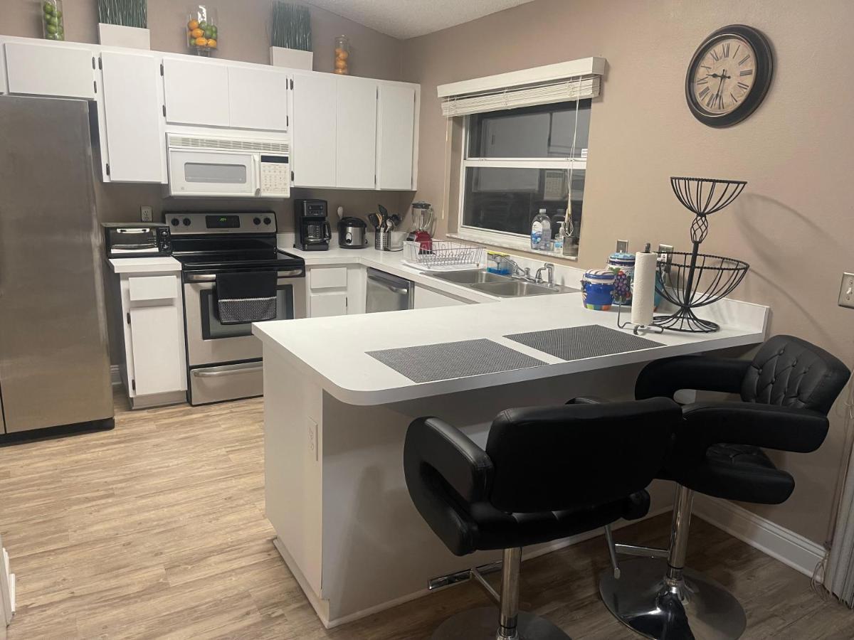 Cozy 3 Bedroom Home Close To Everything In Tampa! Exterior photo
